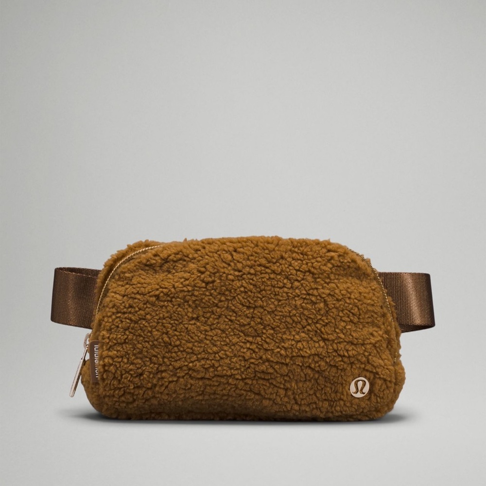 NWT LULULEMON FLEECE EVERYWHERE BELT BAG BURNT CARAMEL